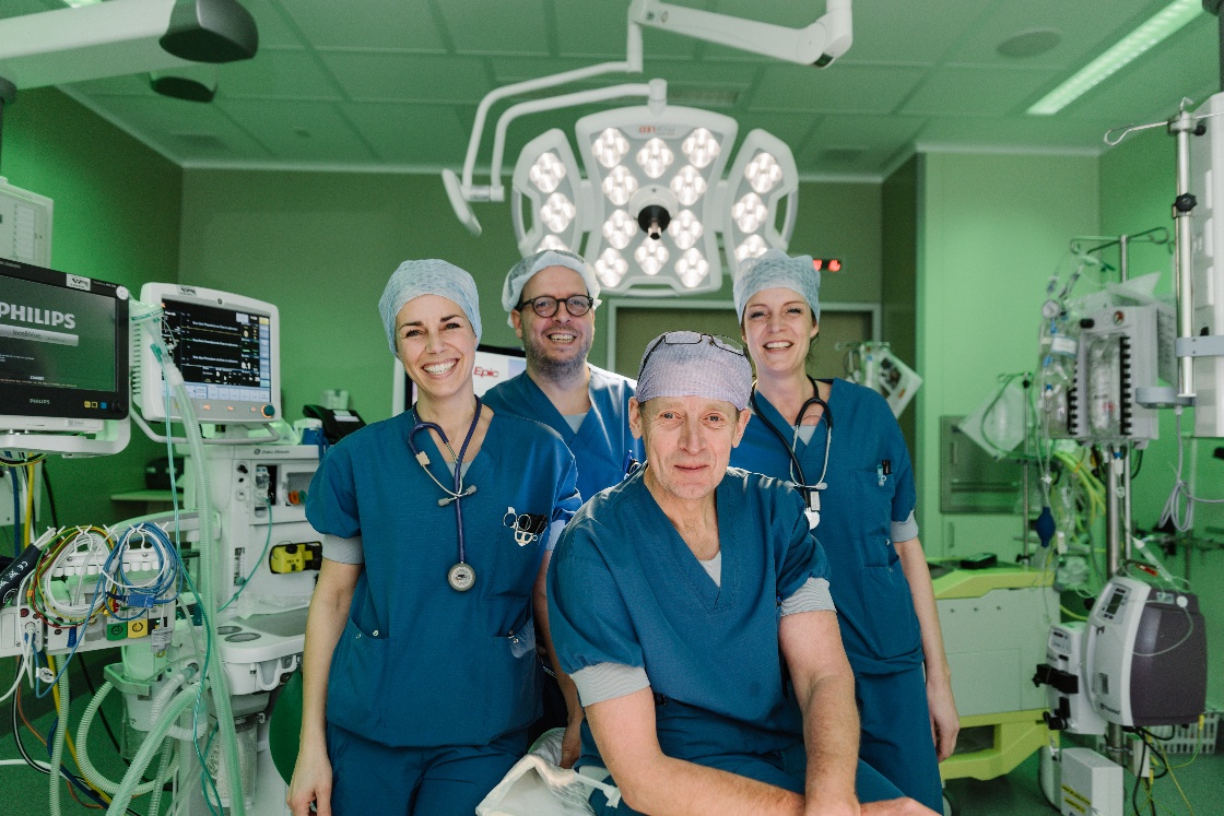 ETZ OK personeel in een groene operatiekamer